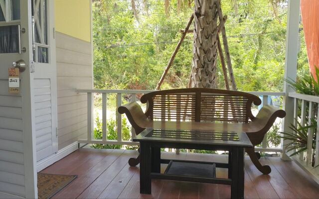 Villa Rayonghouse