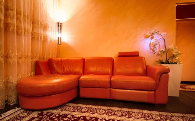 Home Holiday Magenta