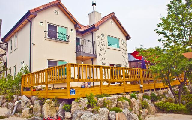 Gaypeong Smuff House Dokchae Pension