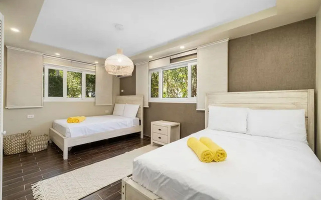 New 5 Bedroom Private Pool Near Superfood
