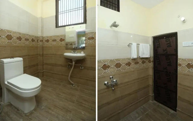 OYO 18817 Hotel Skyzone Madhuvan