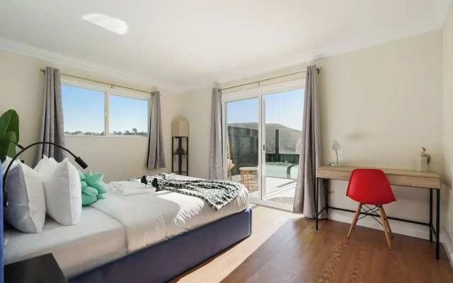 2BR Mountain Retreat with Private Deck