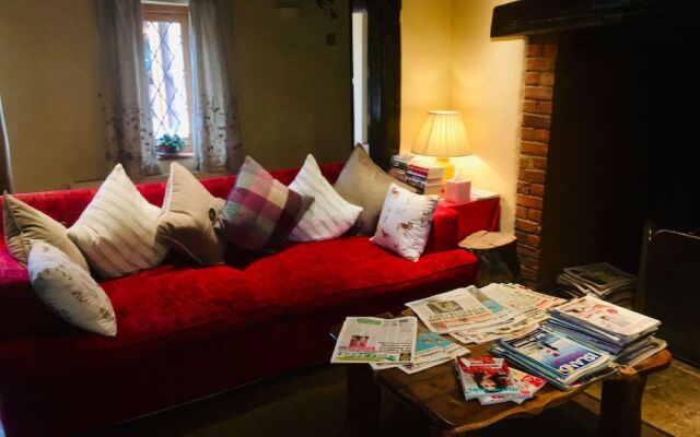 Heathrow Cottages B&B