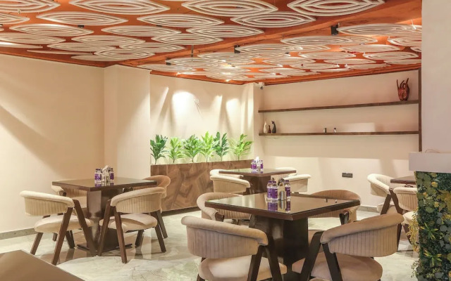 FabHotel Green Lotus Luxe