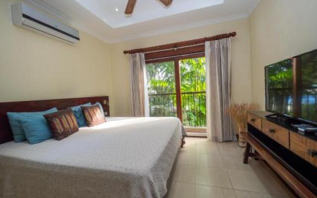 Luxury pool view beach access M16