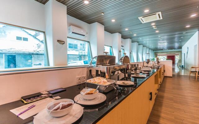 Super OYO Townhouse 2 Hotel Gunung Sahari