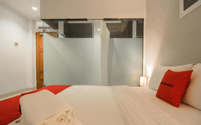 RedDoorz Plus near Soekarno Hatta Airport 2