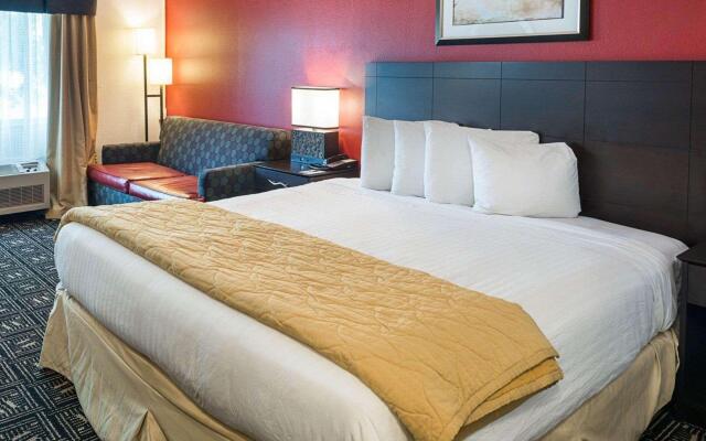 Quality Inn Brooklyn Center