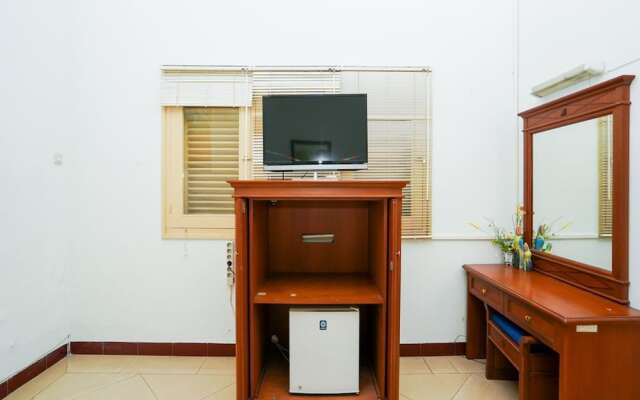 OYO 1346 Sinergi Hotel Gresik