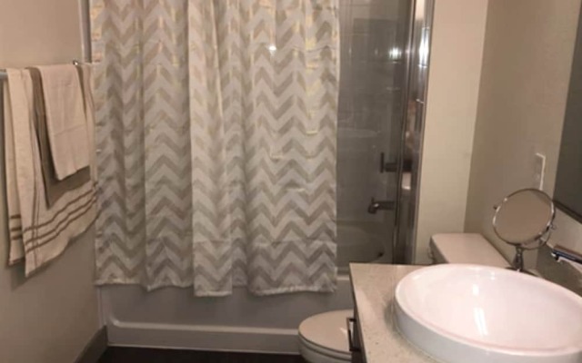 Cozy 2 Bedroom Apartment