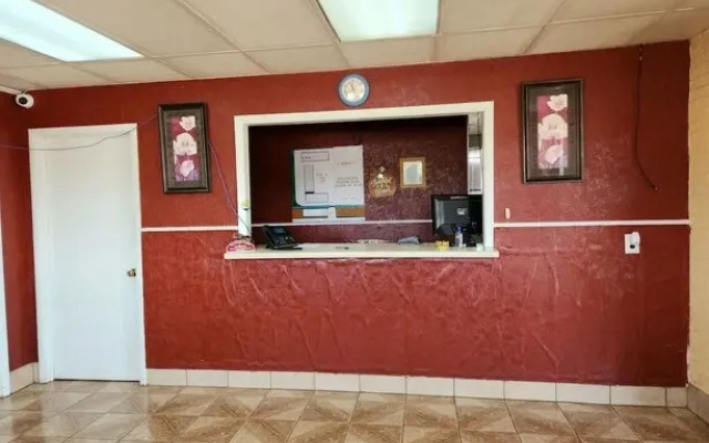 Executive Inn By OYO Queenville Mena