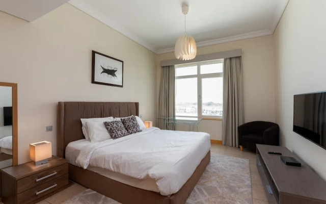 Palm Living 2BR Maid w Pool Beach Access