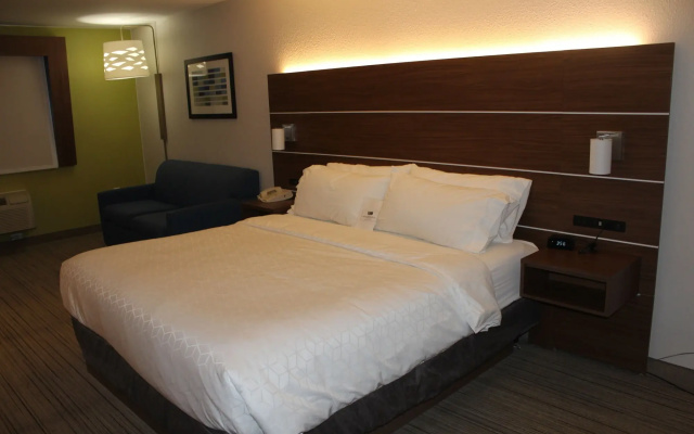 Holiday Inn Express Hotel & Suites Raton by IHG