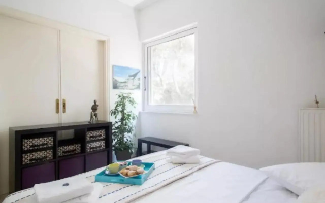 Spacious 2b/r Stay at Glyfada's Center