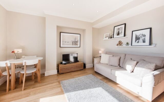 Bright & Modern 2bed in Earls Court