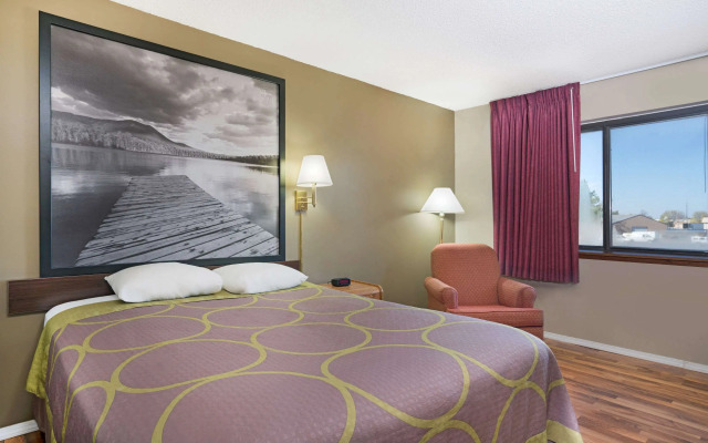 Super 8 by Wyndham Marshall MN