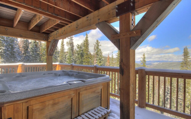 Stunning Mountain Getaway! Sleeps 10!