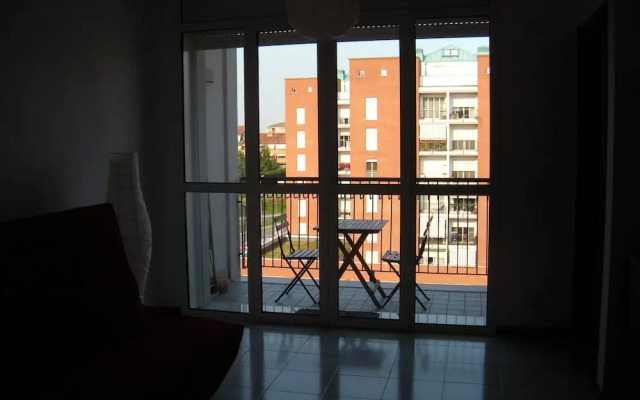 Spacious and Bright Studio With 2 Mm2 Stops