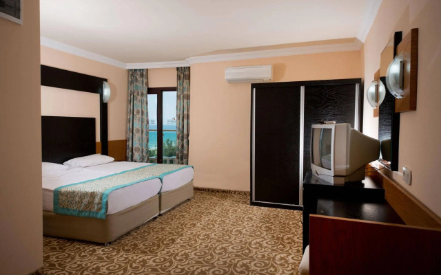Mc Mahberi Beach Hotel
