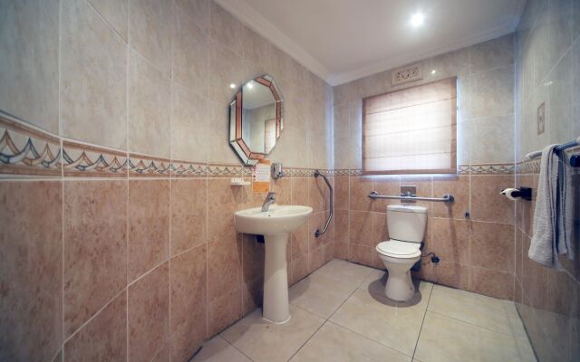 Savoy Lodge Cape Town