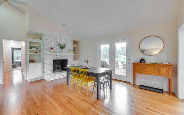 Riverfront Virginia Home - Dock, Fire Pit & Kayaks