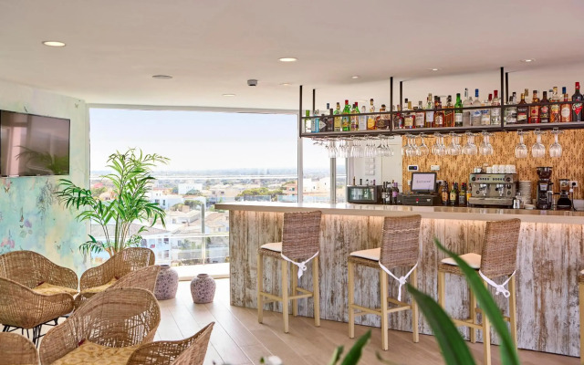 Universal Hotel Perla