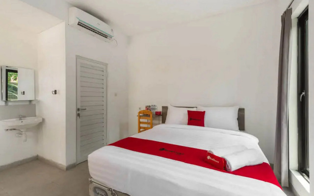 RedDoorz near Kaza Mall Surabaya