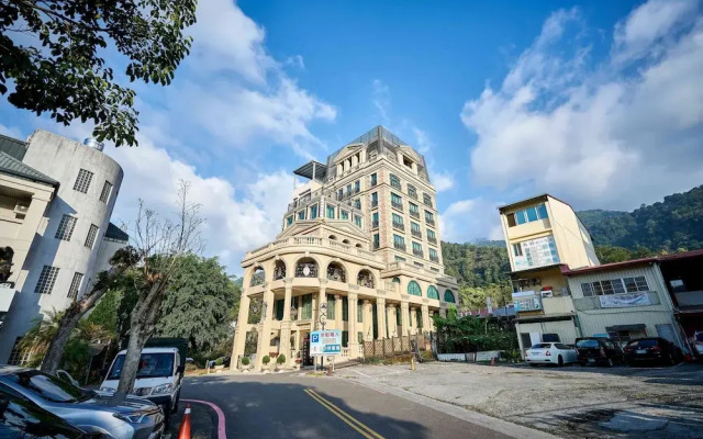 Sun Moon Lake Queen Castle Hotel