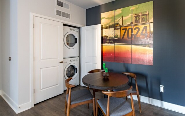 1br Luxury Apartment | Heated Pool by Wanderjaunt