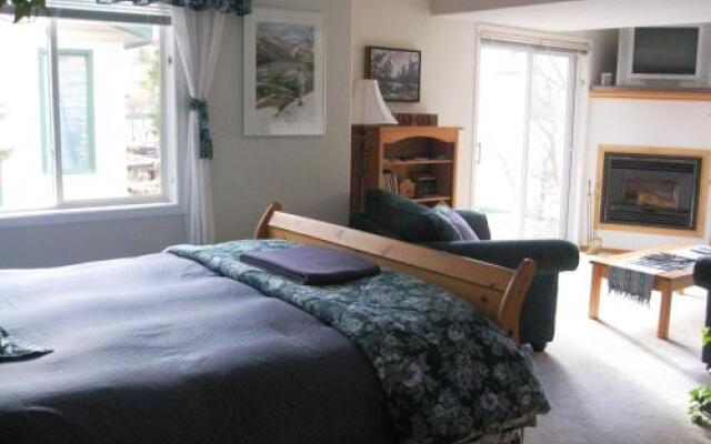 Avens ReNaissance B&B