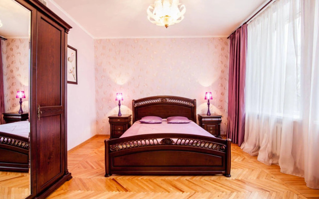 Zhovtneviy Hotel