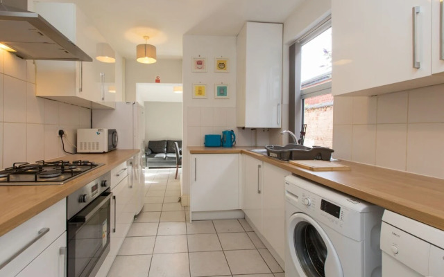 Townhouse @ 27 Electricity St Crewe