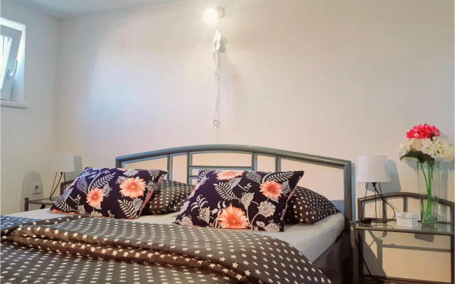 Three-Bedroom Holiday home with Sea View in Praznica