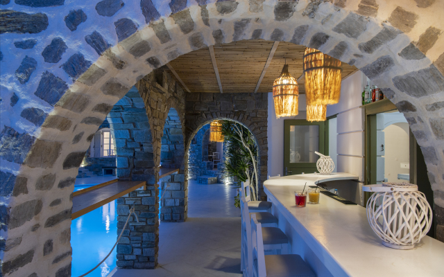 Zefi Hotel & Suites