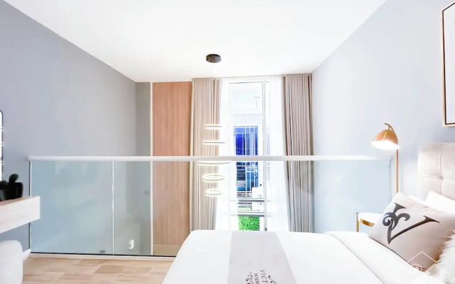 Luxury 1-br Villa in Rukan: Dubai Skyline Views!