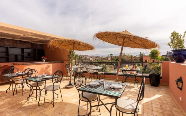 Yanis Guest House