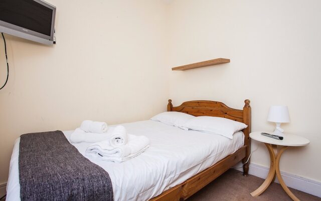 Modern & Spacious Home on Old Kent Road
