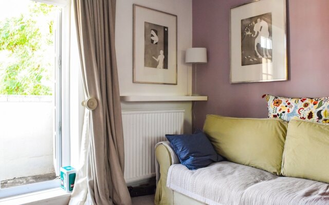 Charming 2 Bedroom Battersea Flat