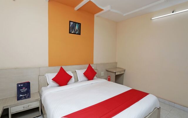 OYO 12546 Hotel Madhuban