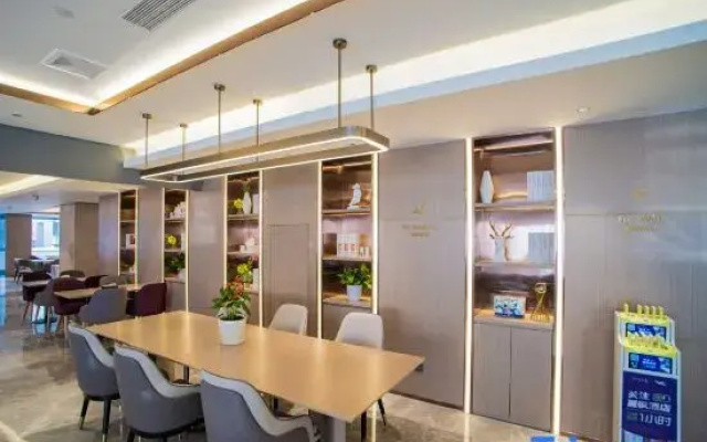 Lavande Hotel (Urumqi Hongguangshan International Convention and Exhibition Center)