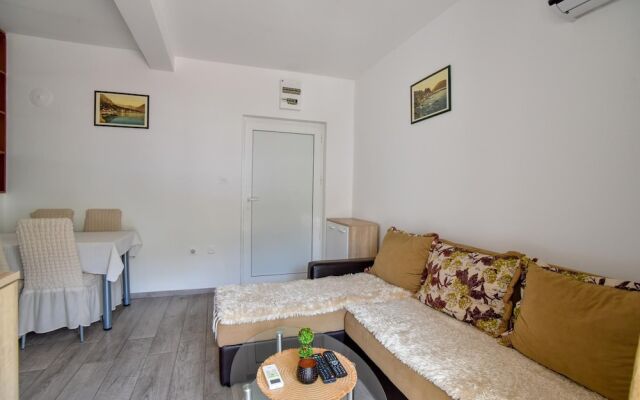 Comfy Flat w Balcony 5 min to Greco Beach in Budva