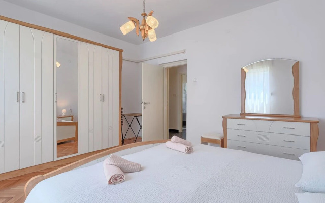 Rovere Pula in Pula With 2 Bedrooms and 1 5 Bathrooms
