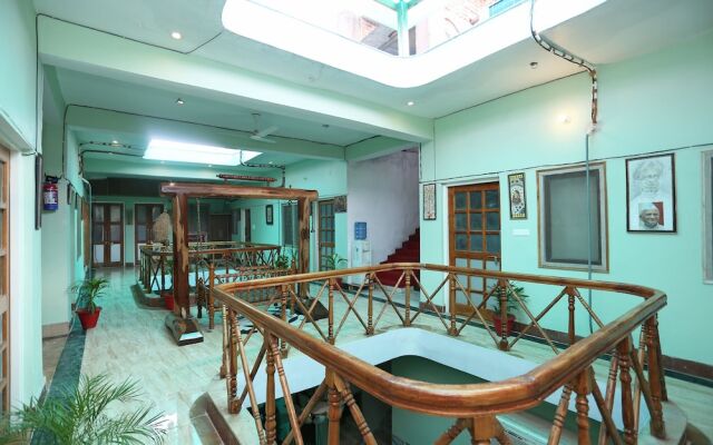 OYO Flagship 19120 The Classio Guest House