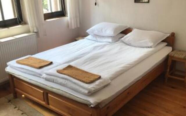 Toni's Guest House