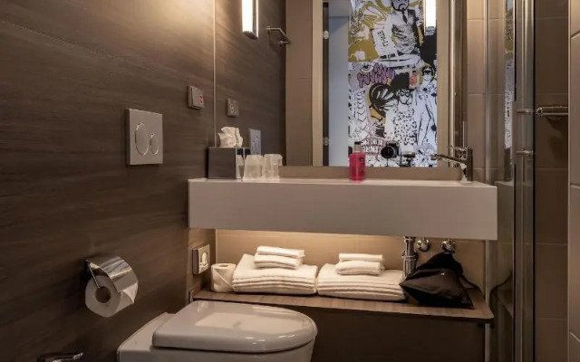 Moxy Edinburgh Airport
