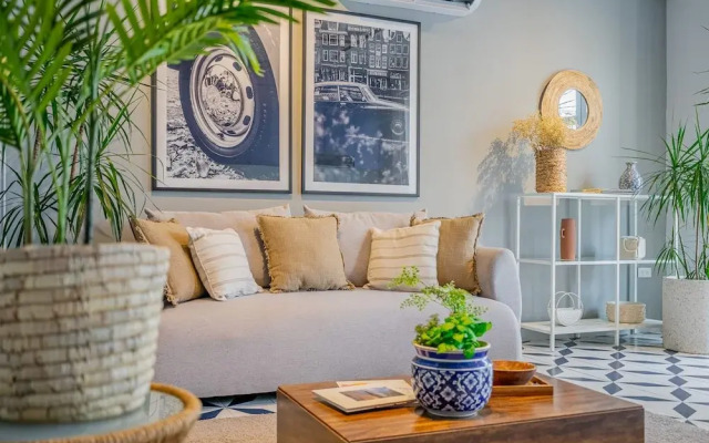 w Lively 2BR in Plaza Herrera