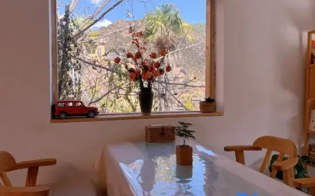 Nuodeng Banshan Courtyard Chinese Inn