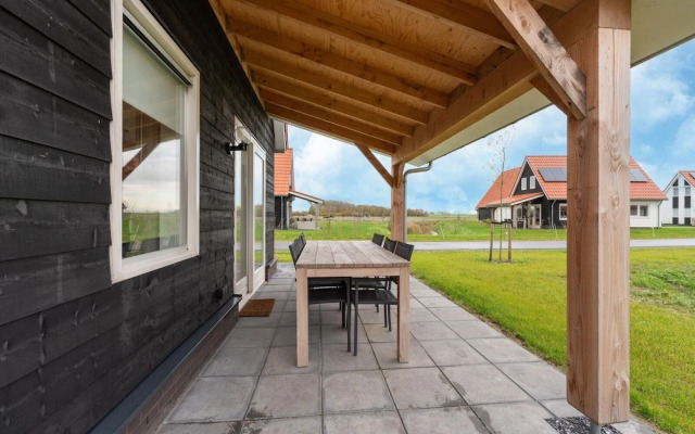 Cozy Retreat With Parking and Charging