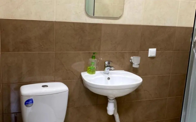 Apartment studio-біля вокзалу-недалеко від центру- наразі є світло