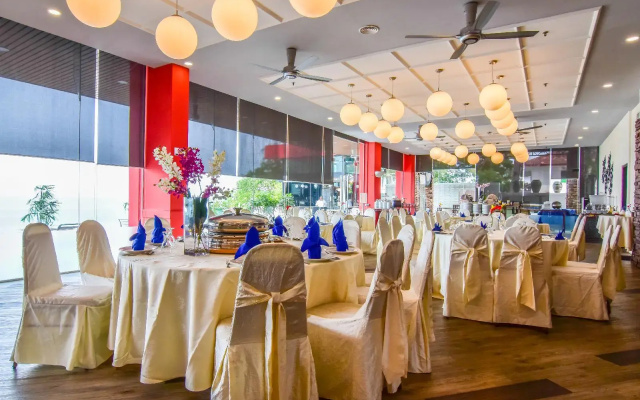 Hotel Sentral Seaview @ Beachfront